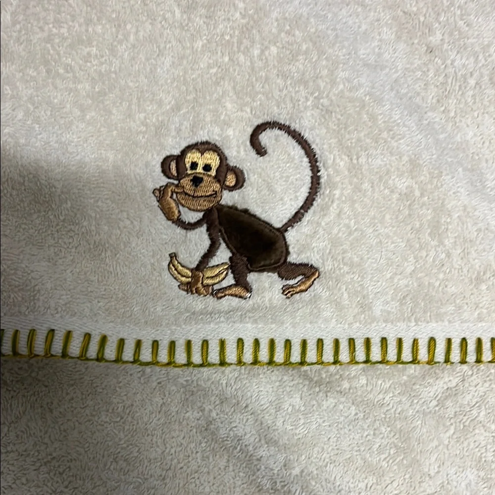 New Monkey and Giraffe Embroidered Towel Set